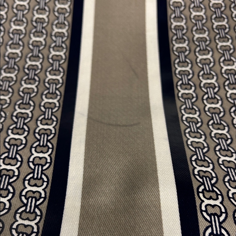 Tory Burch Patterned Beige and Black Tote - Picture 3 of 12